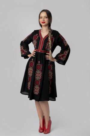 Rochie traditionala evazata neagra cu motiv floral rosu Ileana