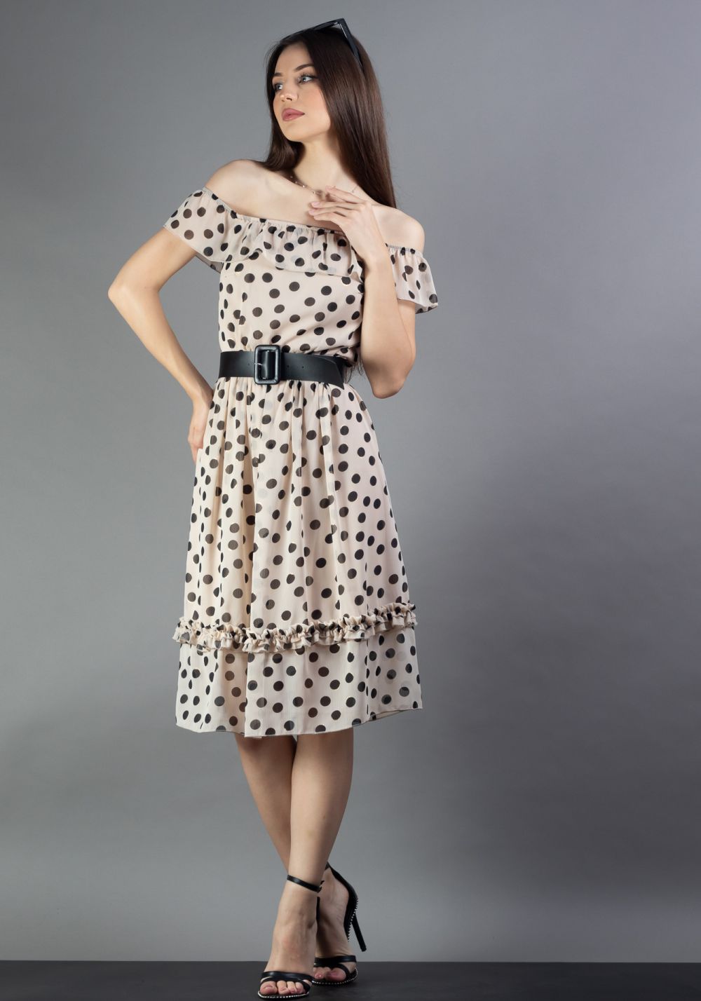 Rochie eleganta din voal usor plisat bej cu buline negre