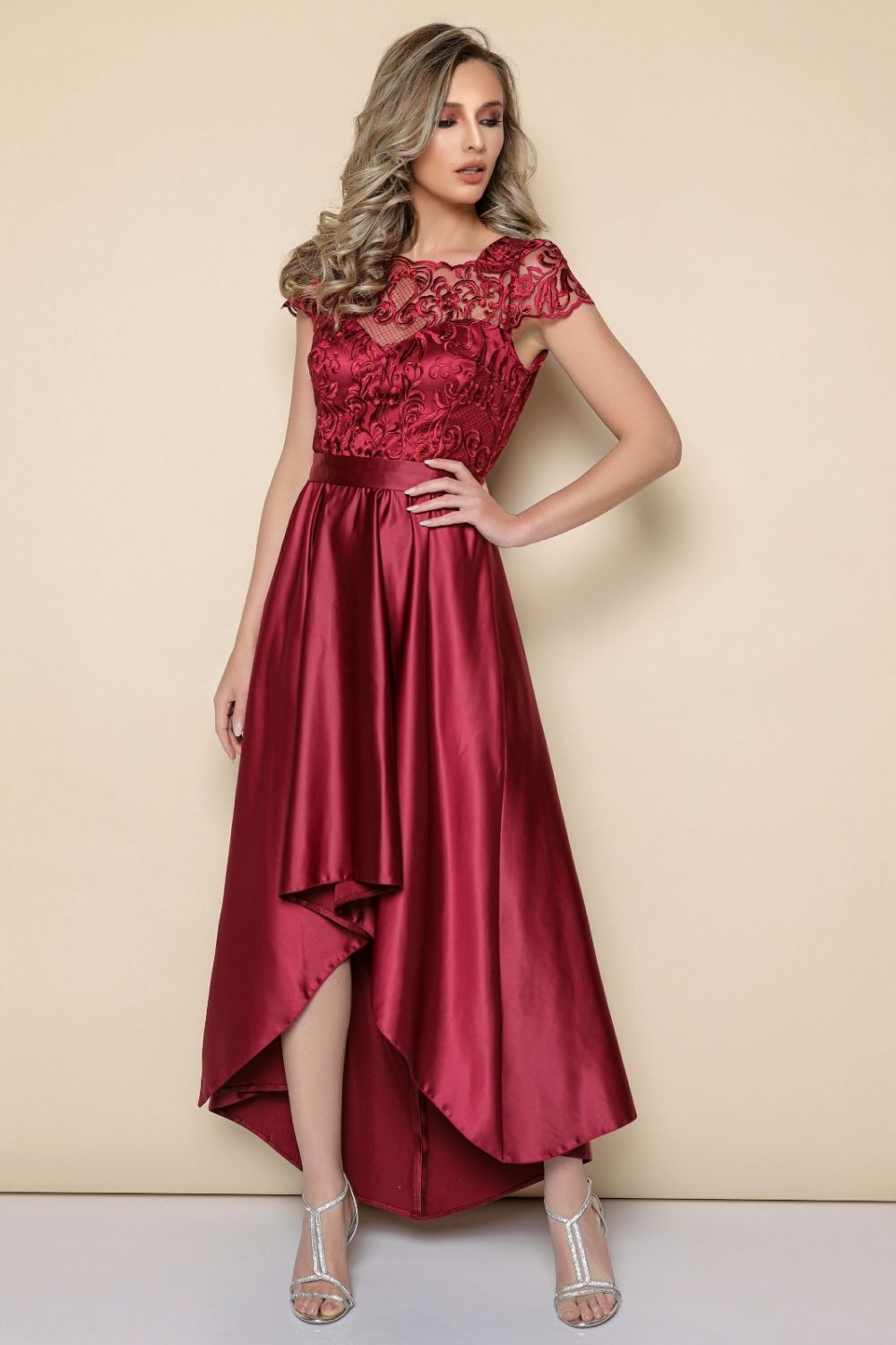 Rochie de ocazie din tafta cu partea superioara din broderie