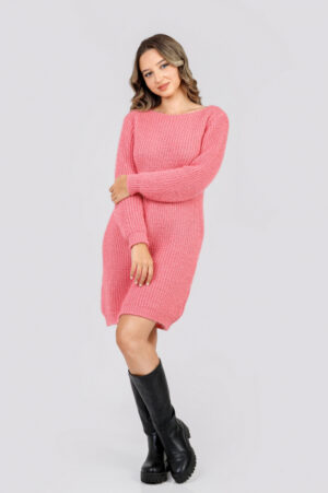 Pulover pufos roz somon tip rochie cu decolteu barcuta