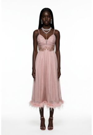 Rochie din matase naturala metalizata roz pudrat cu broderie rose gold si pene de strut MIA