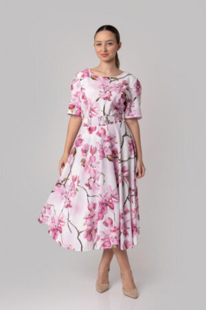 Rochie alba cu imprimeuri florale roz si centura in talie