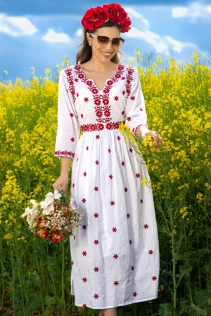 Rochie alba traditionala Selenia din bumbac cu margarete brodate
