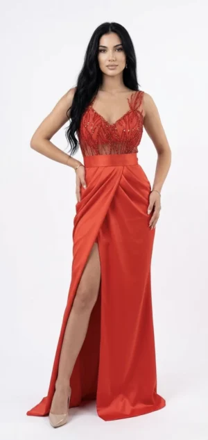 Rochie eleganta din tafta cu broderie pretioasa din perle in partea superioara