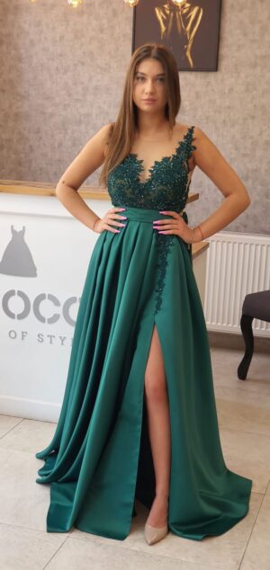 Rochie lunga din tafta cu broderie si pietre in partea superioara