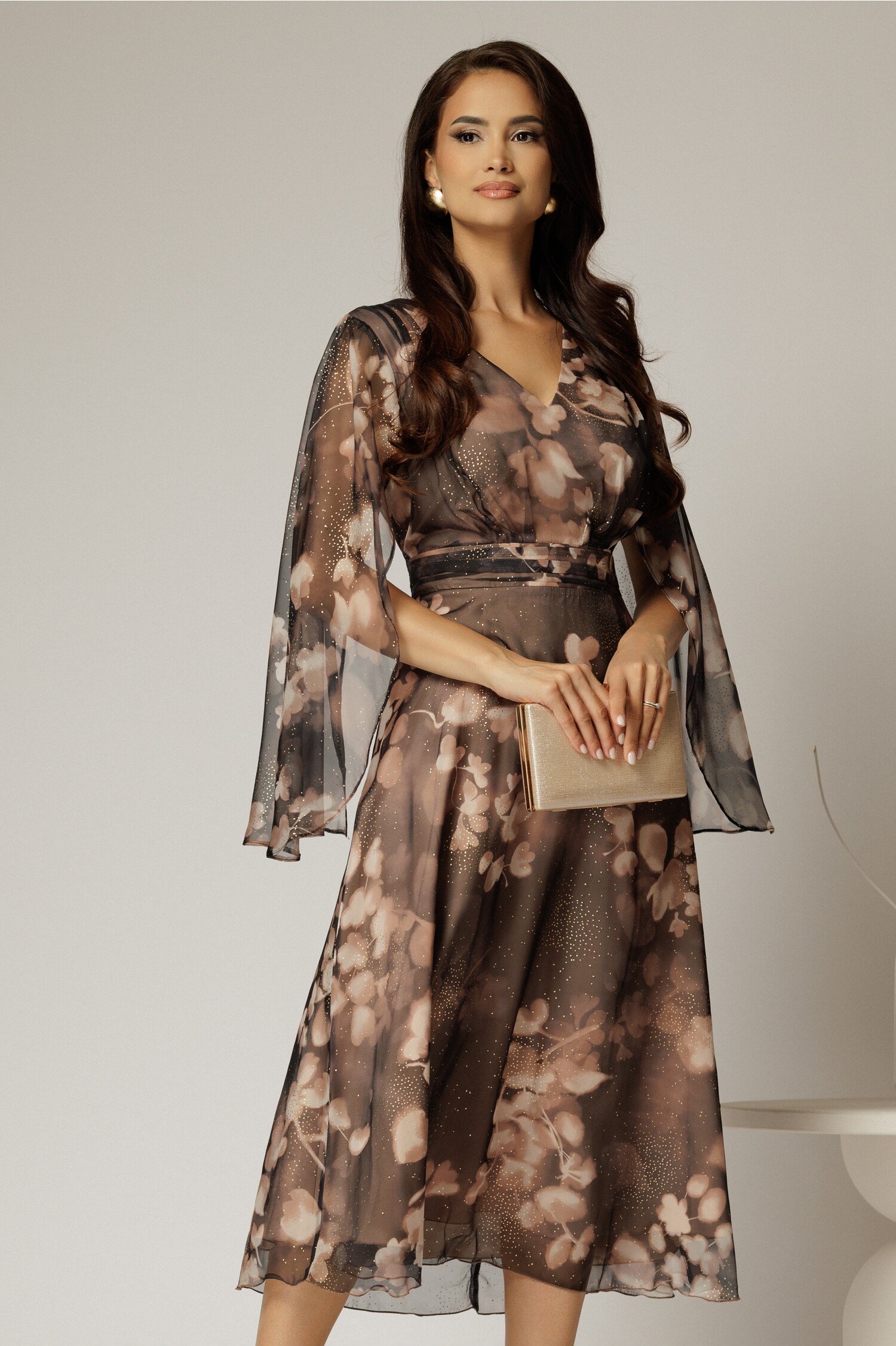 Rochie de ocazie gri inchis cu imprimeu floral bej si insertii aurii