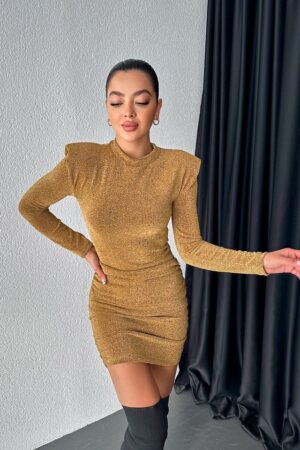 bodycon si croi cu umeri supradimensionati
