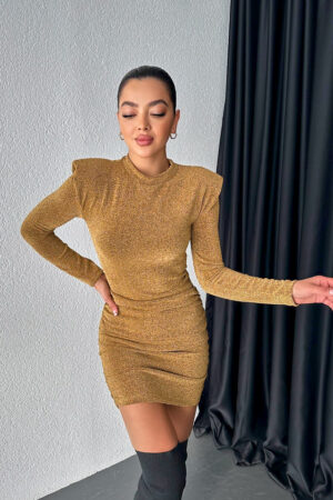 bodycon si croi cu umeri supradimensionati