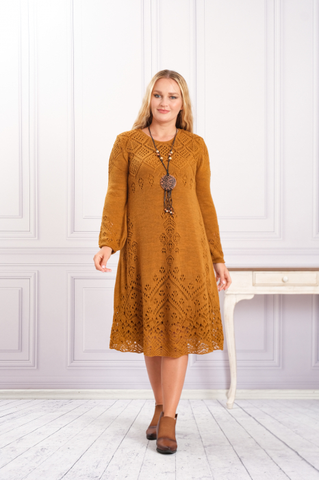 Rochie coniac boho chic tricotata cu detaliu perforat