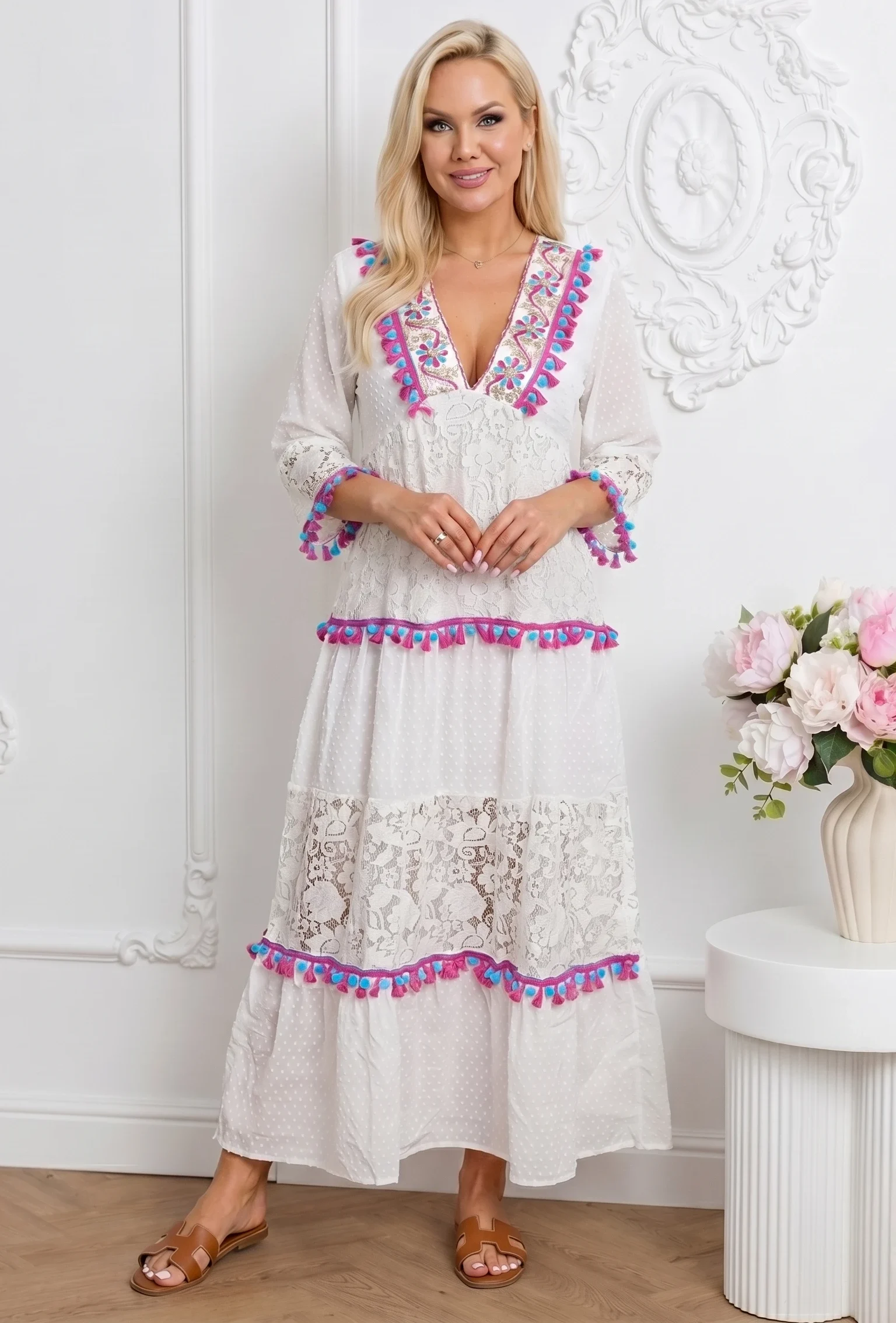 Rochie lunga alba brodata cu ciu...