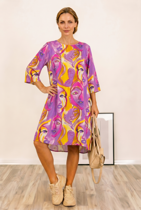 Rochie midi A-line din vascoza cu imprimeu chipuri stilizate