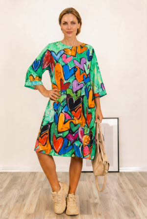 Rochie midi A-line din vascoza cu imprimeu inimi pe fond verde
