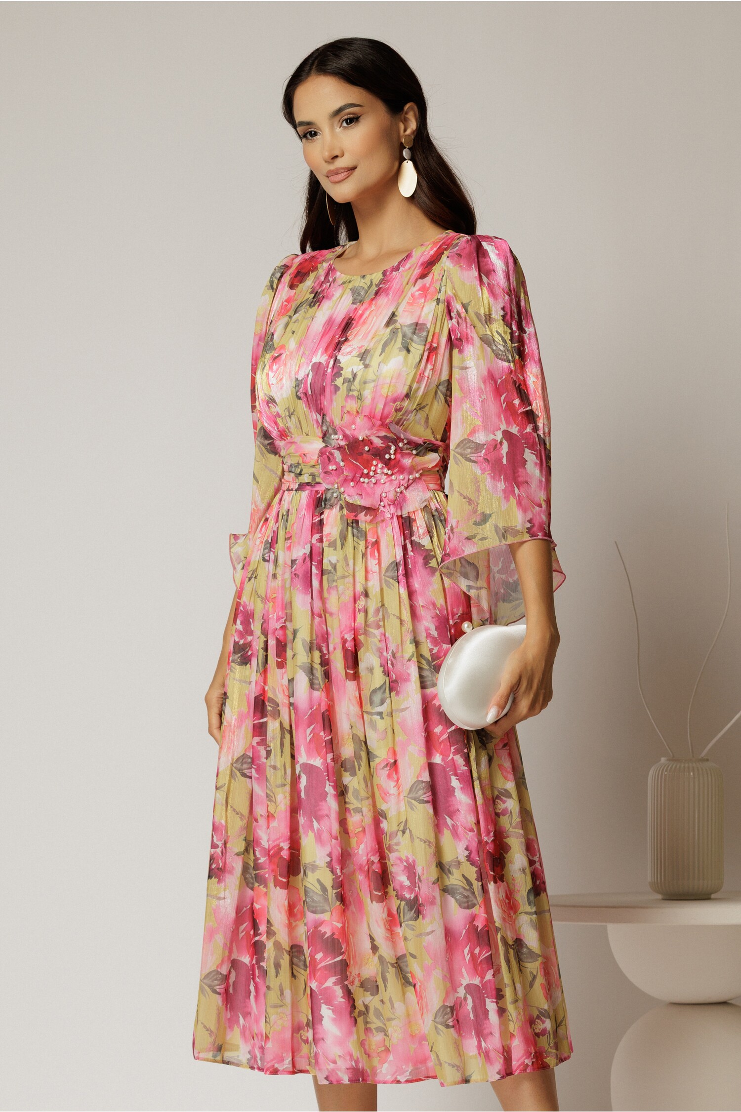Rochie midi de ocazie cu imprimeuri fucsia din voal peliculizat cu perle pe talie
