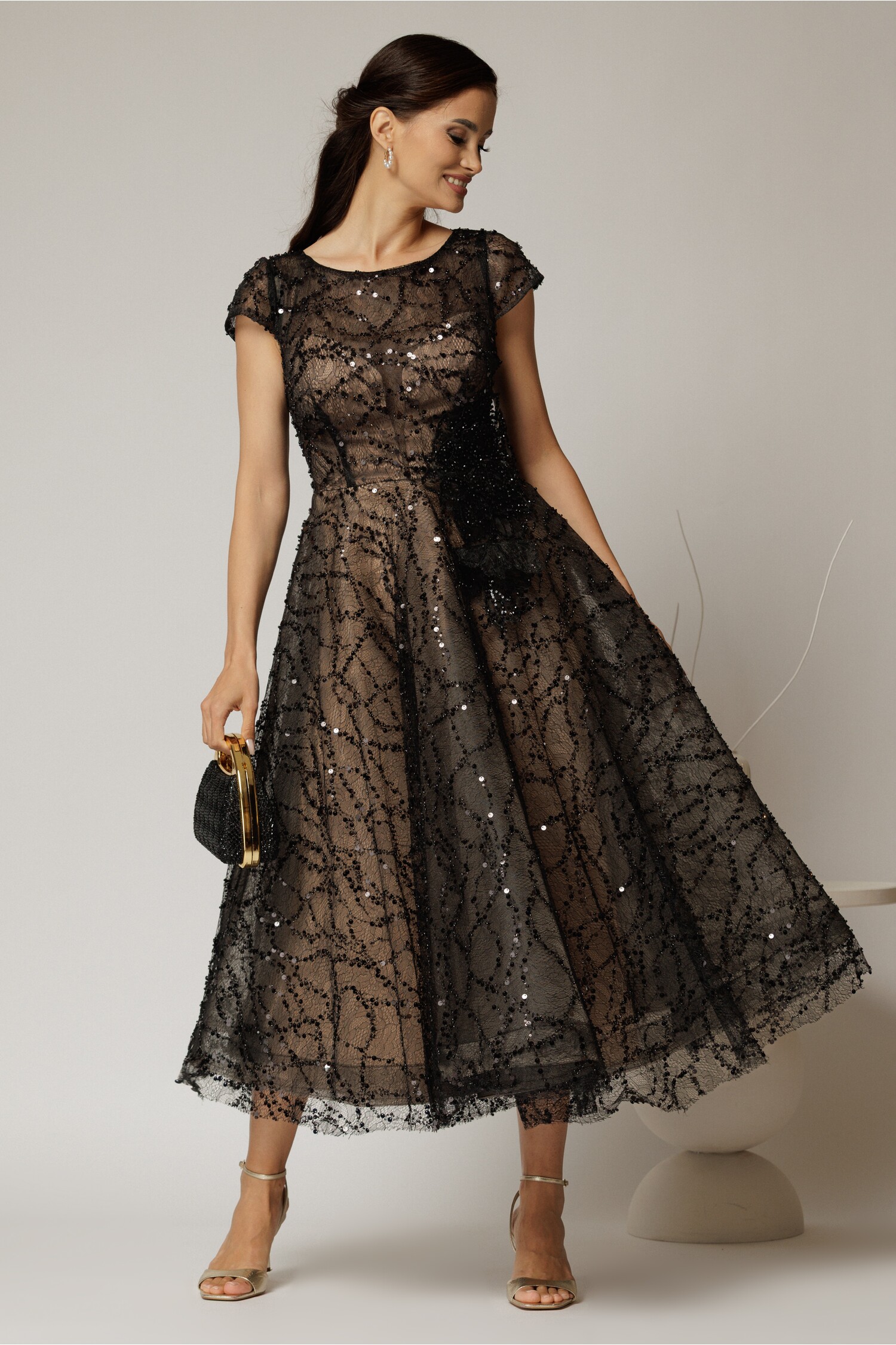 Rochie midi neagra de ocazie din dantela cu paiete si perle