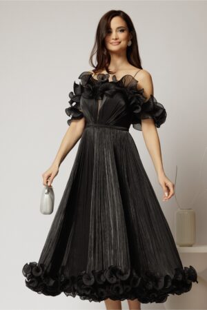 Rochie midi neagra in clos din voal satinat cu volanase la bust si la baza