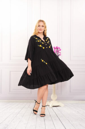 Rochie neagra boho chic cu aplicatie florala cusuta