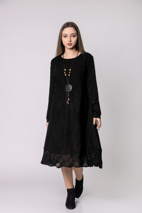 Rochie neagra boho chic cu model tricotat romburi