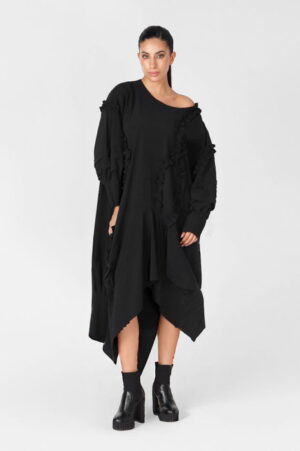 Rochie neagra in colturi cu maneci bufante si aplicatii volane