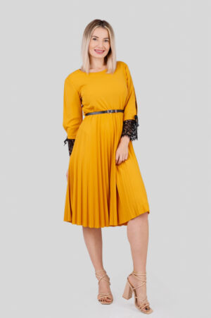 Rochie plisata galbena cu dantela si curea in talie
