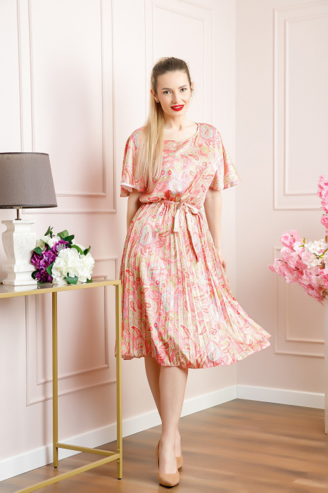 Rochie plisata satinata roz piersica cu imprimeuri mandala