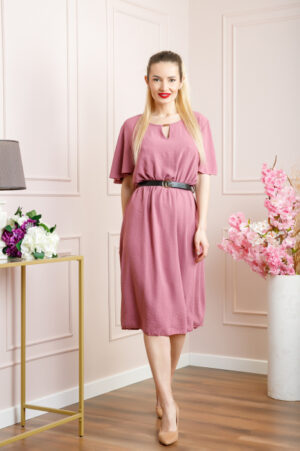 Rochie roz pudrat clos cu curea in talie