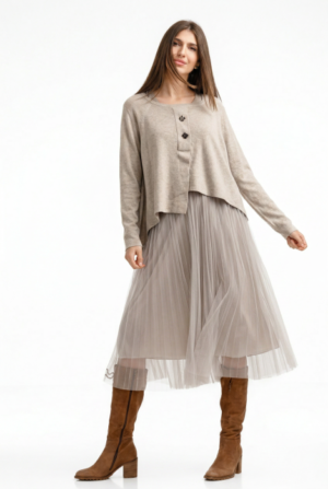 Rochie suprapusa din tulle cu puloveras cu nasturi metalici bej