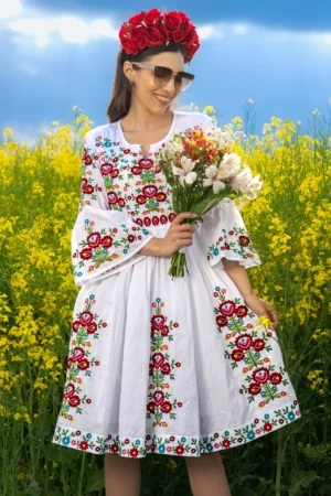 Rochie traditionala alba Irinuca in clos cu broderie viu colorata