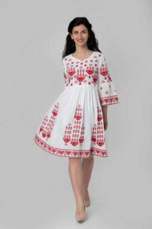 Rochie traditionala evazata alba cu motiv geometric rosu Carla