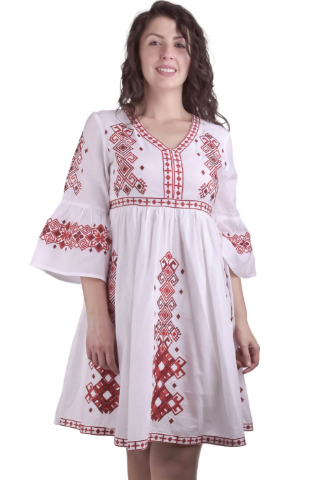 Rochie traditionala evazata alba cu motiv geometric rosu Marina 03