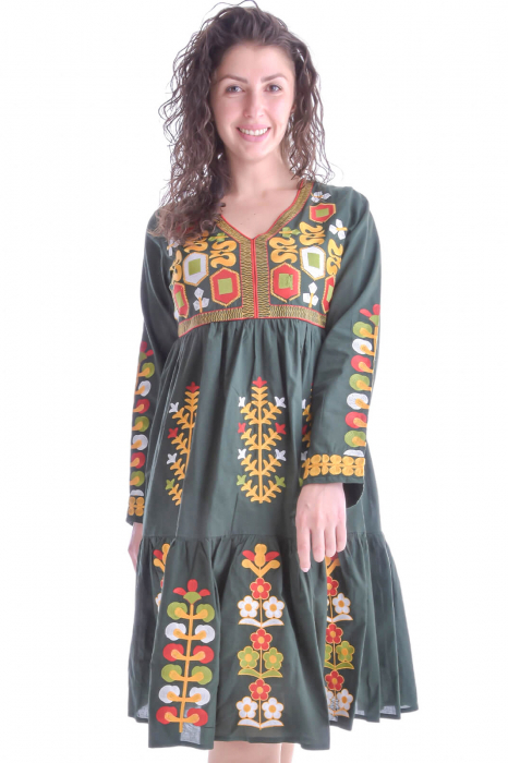 Rochie traditionala evazata verde cu motiv geometric si floral multicolor Florentina