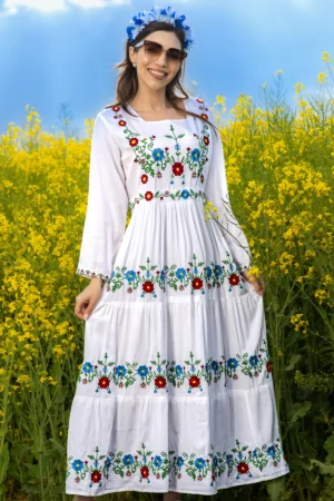Rochie traditionala lunga alba din vascoza cu flori brodate