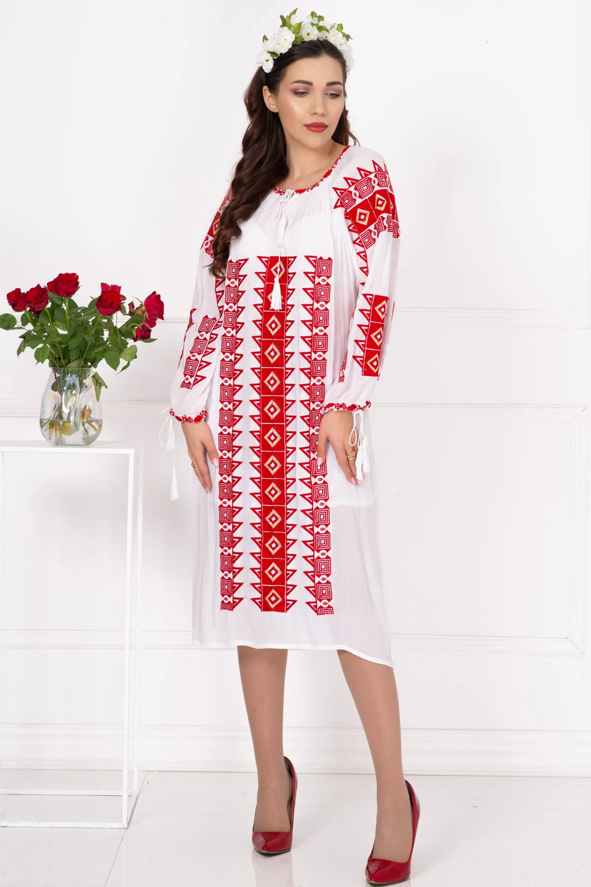 Rochie traditionala midi alba Adriana cu broderie rosie