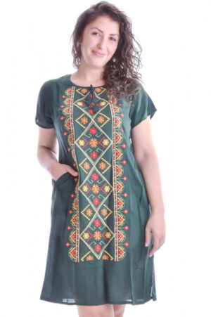 Rochie traditionala midi verde cu motiv geometric multicolor Diana