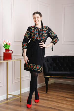 Rochie traditionala neagra cu motiv floral multicolor Afrodita 03