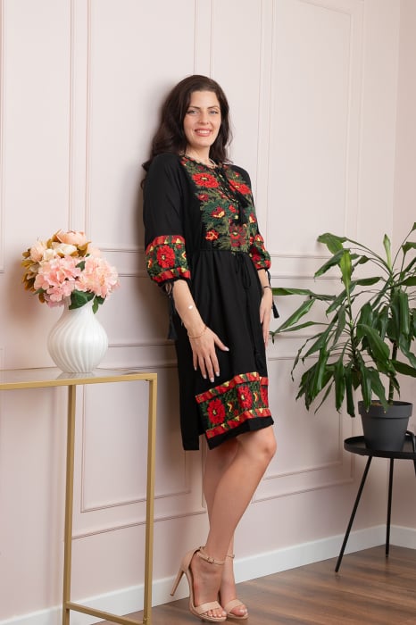 Rochie traditionala neagra cu motiv floral multicolor Mihaela 01