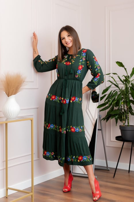 Rochie traditionala verde cu motiv floral multicolor Ioana