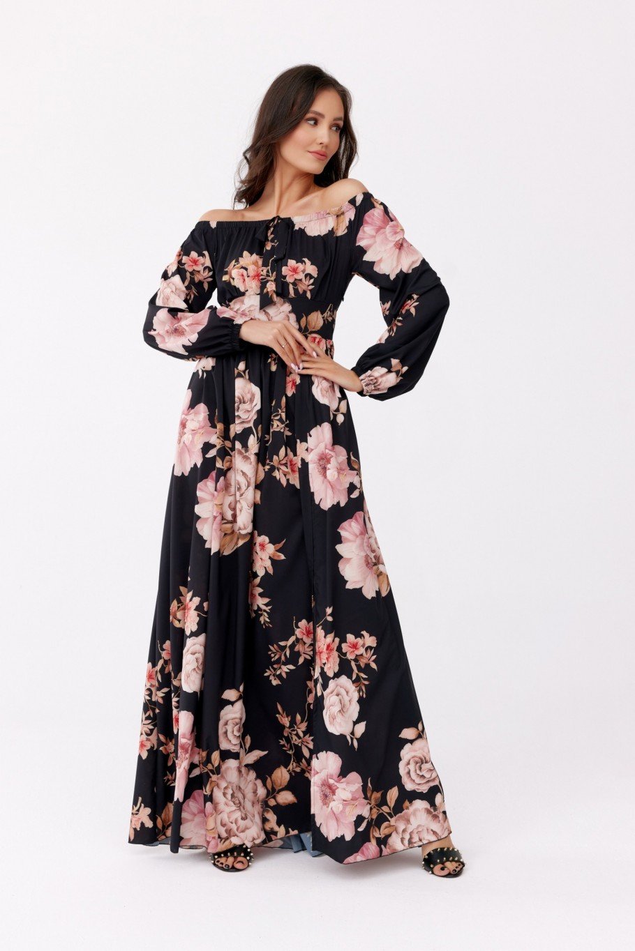 Rochie lunga de vara vaporoasa cu flori cu maneca lunga si umeri goi Blanca