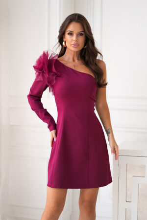 Rochie eleganta scurta  burgundy cu maneca lunga umar gol si trandafir decorativ Hyami