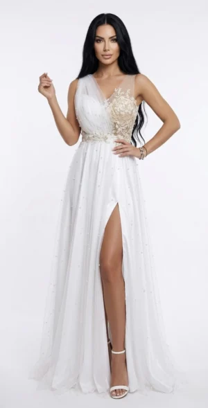 Rochie alba lunga din tull cu perle si broderie in partea superioara