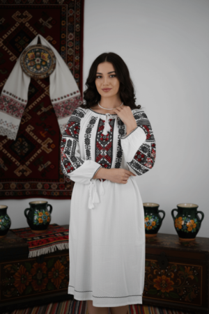 Rochie traditionala Sandica