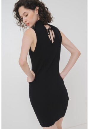 Rochie cambrata cu guler turtleneck - Negru