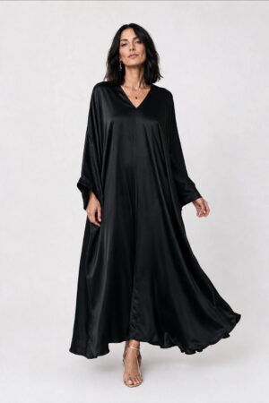 Rochie lunga tip caftan din satin cu matase si vascoza - neagra