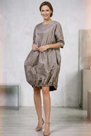 Rochie midi cu volum tip balon din tafta cu memorie
